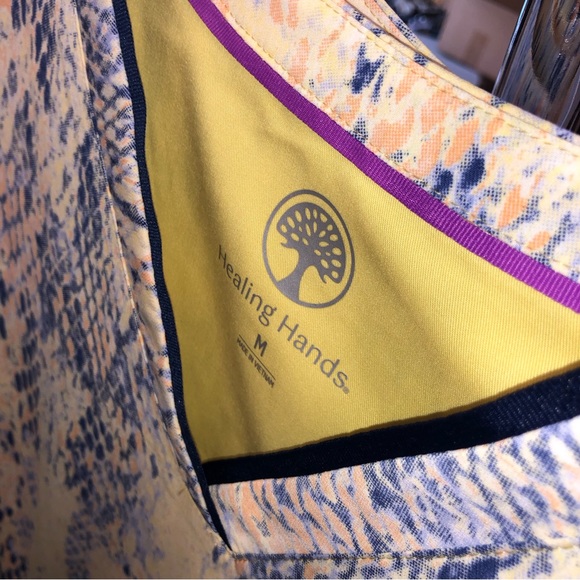 Healing Hands Purple label Grosgrain Ribbon V neck yellow snake skin scrub top - Picture 9 of 10